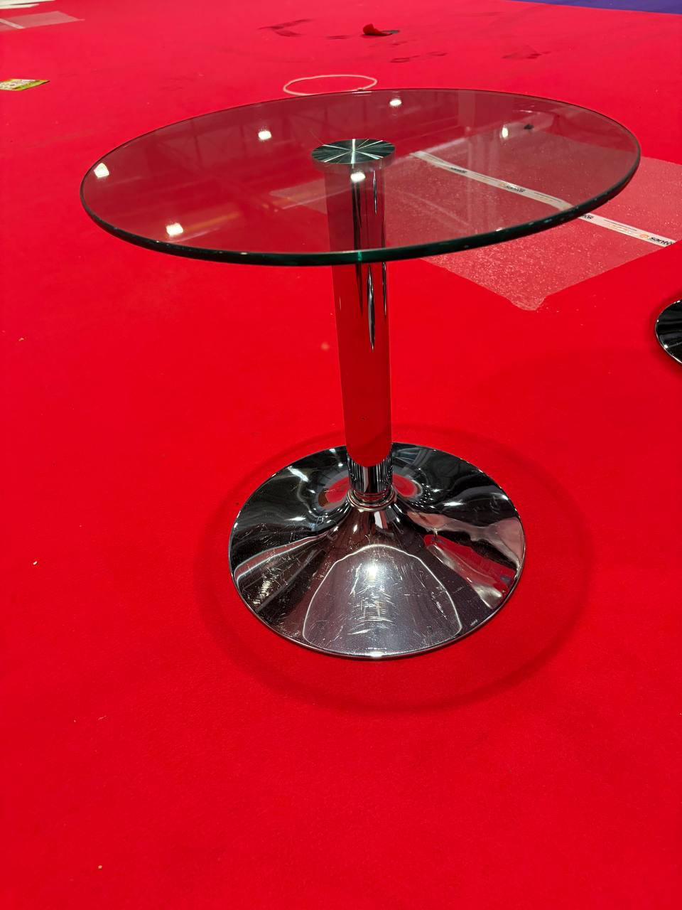 Mesa redonda de cristal para reunión